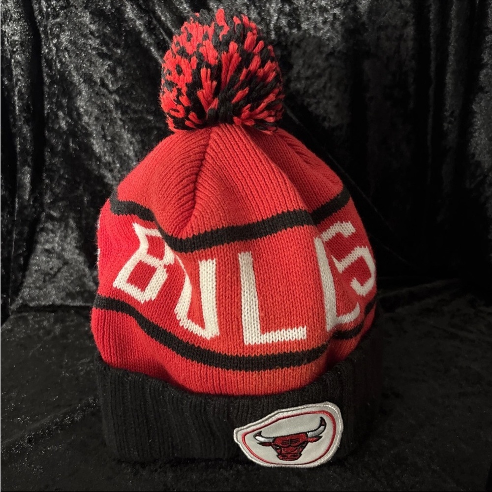 Mitchell & Ness Red and Black Bulls Beanie